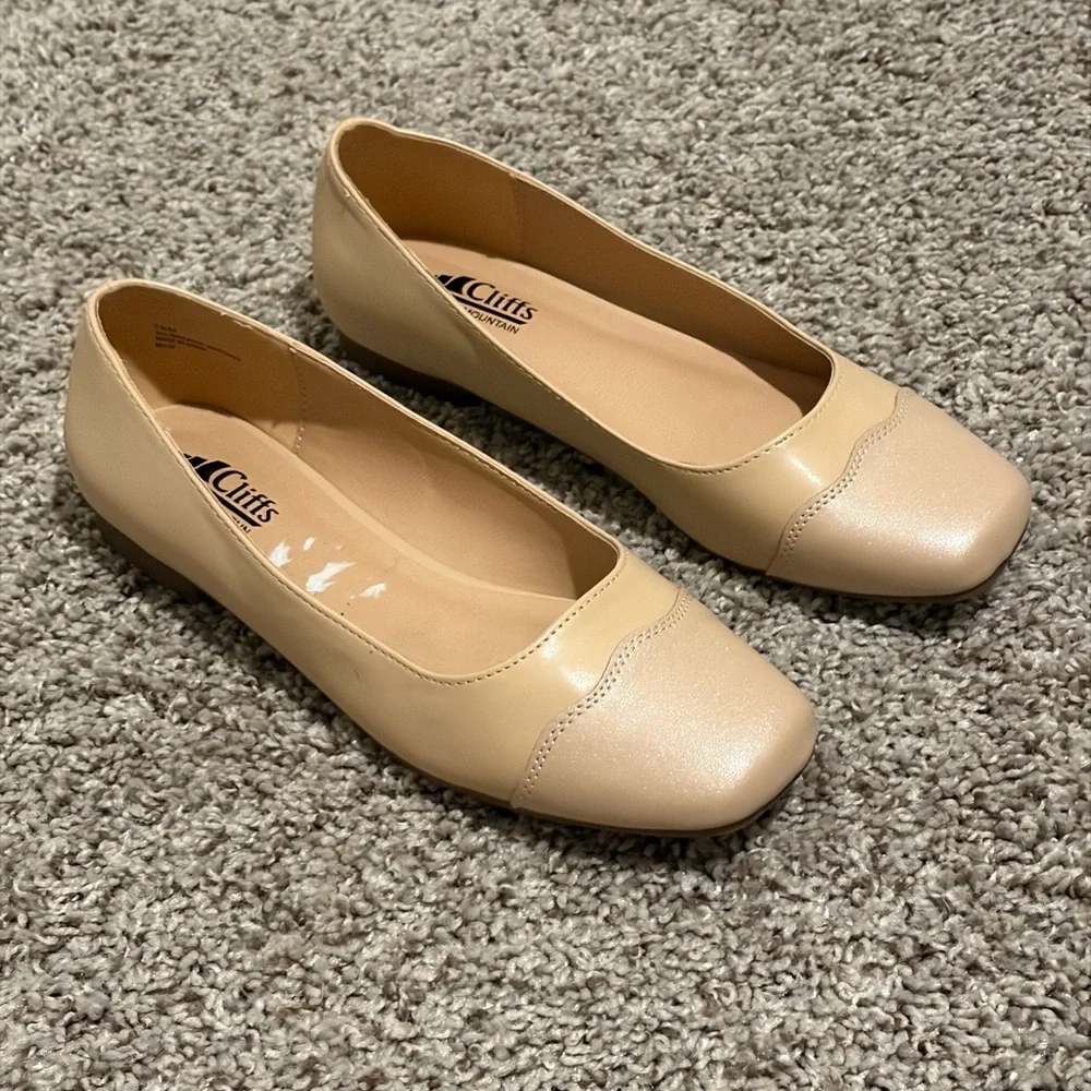 Cliffs by White Mountain Beige Loafers - Picture 2 of 4
